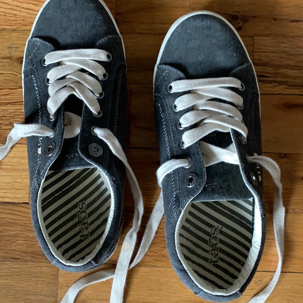 Taos tennis shoes